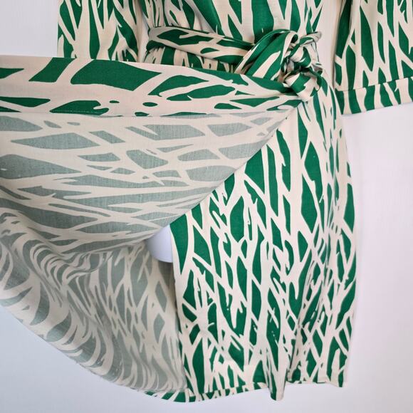 Diane von Furstenberg Julian Wrap Dress Twigs Green White 100% Silk Jersey 12 - Picture 9 of 12